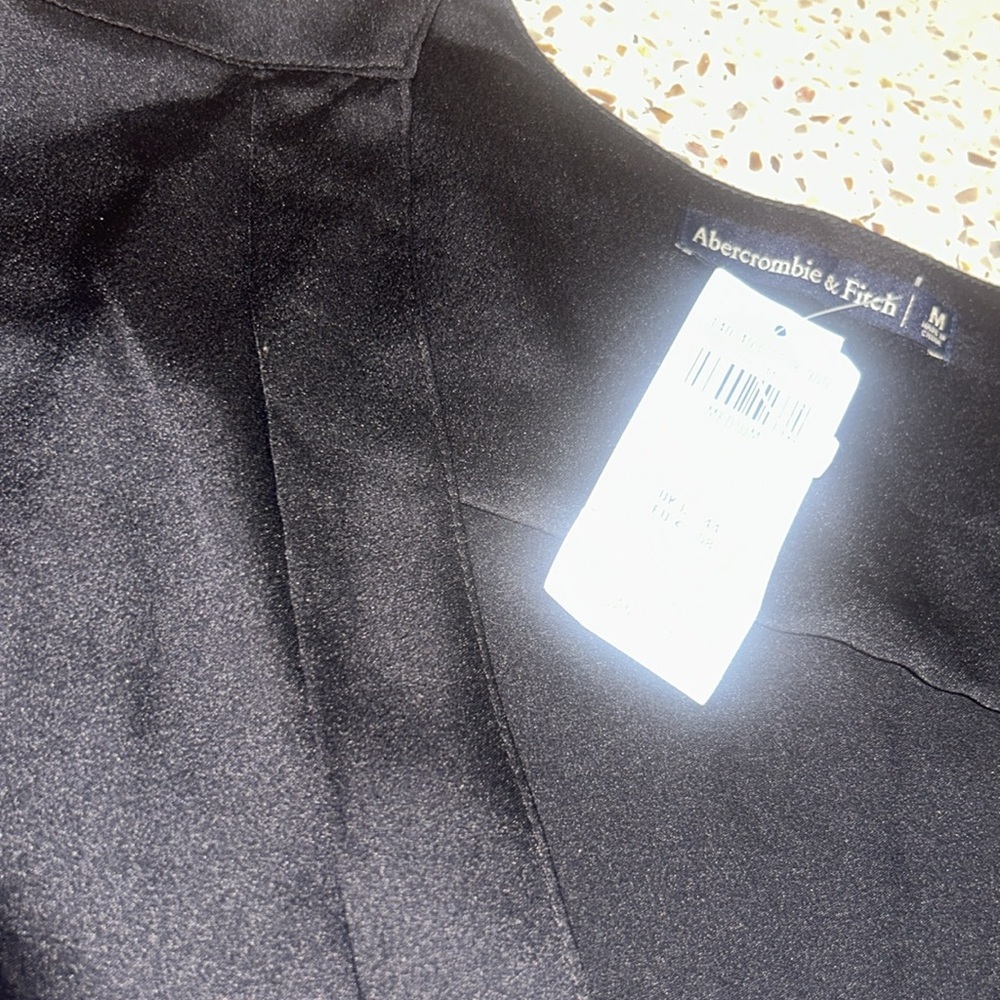 8 HOUR SALE!! NWT!!  Abercrombie & Fitch Satin Wrap Blouse Long Sleeve Black M - Picture 10 of 10